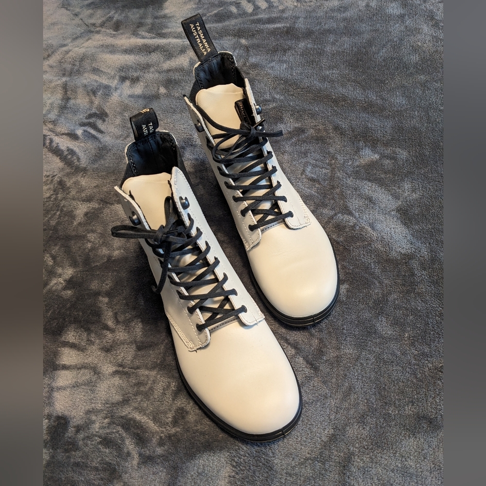 NEW Blundstone original women's lace up boots oat